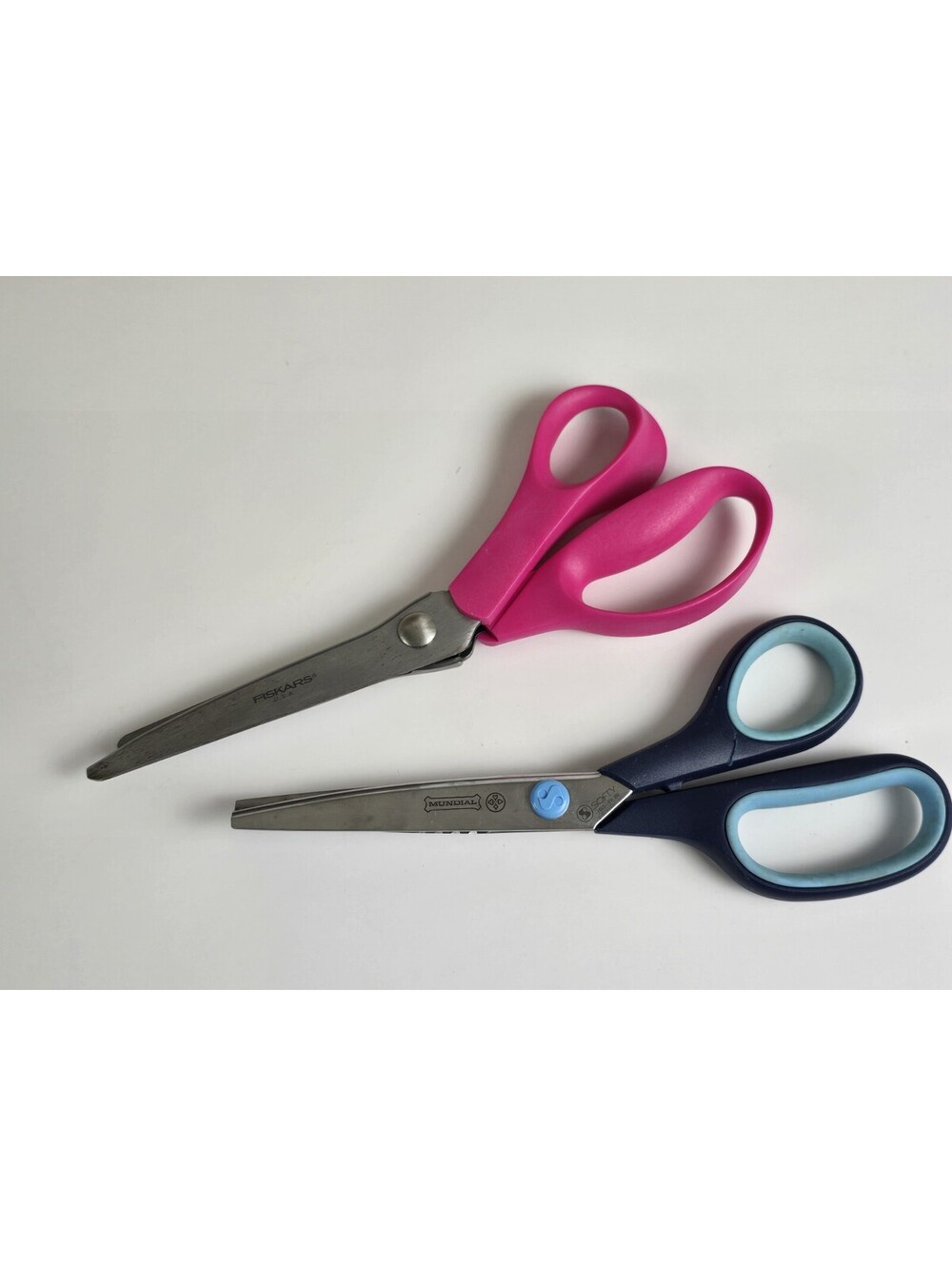 Mundial Cushion Soft 8-1/2-Inch Pinking Shear / Fiskars Pinking Shears Blue
